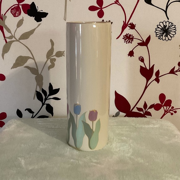Ceramic Vase $20 - Picture 4 of 13